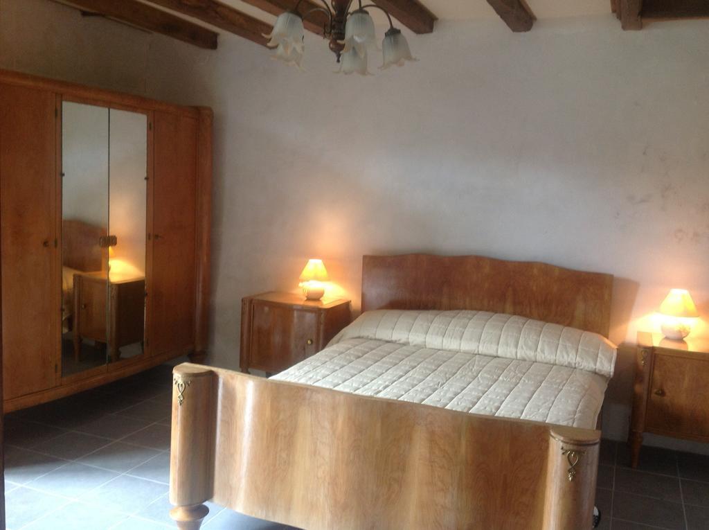 Bed and Breakfast TheSecretGarden-France Saint-Pierre-du-Lorouër Habitación foto